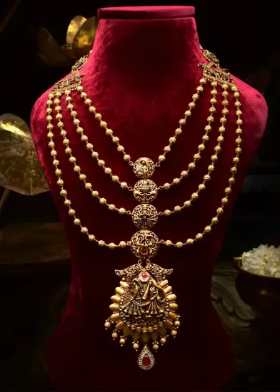 Picture of Simple Gold Jewellery 