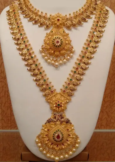 Picture of Simple Gold Jewellery 