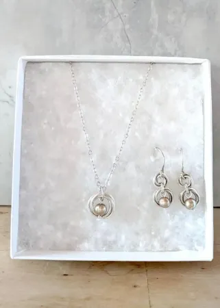 https://orchid.nop-station.com/images/thumbs/0000570_simple-pearl-jewellery_450.webp