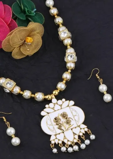 Picture of Party Pearl Jewellery Set